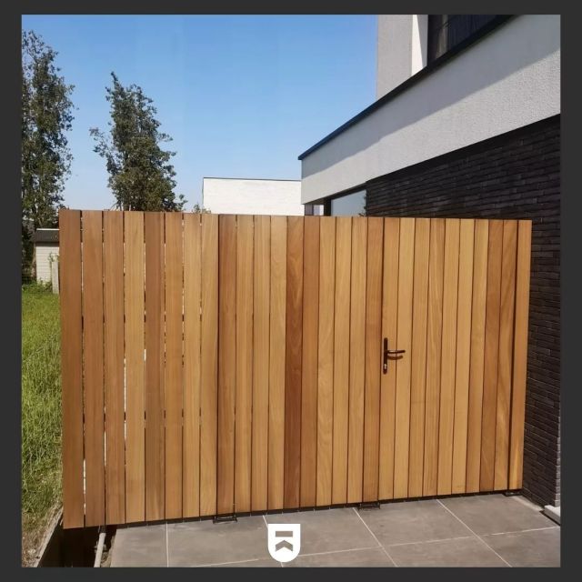 Tuinpoort op maat ✔
#lassen #tuinpoort #tuin #lassenopmaat #welder #maatwerk #handmadeinbelgium #handwerk  #staal #steelwork #dklas